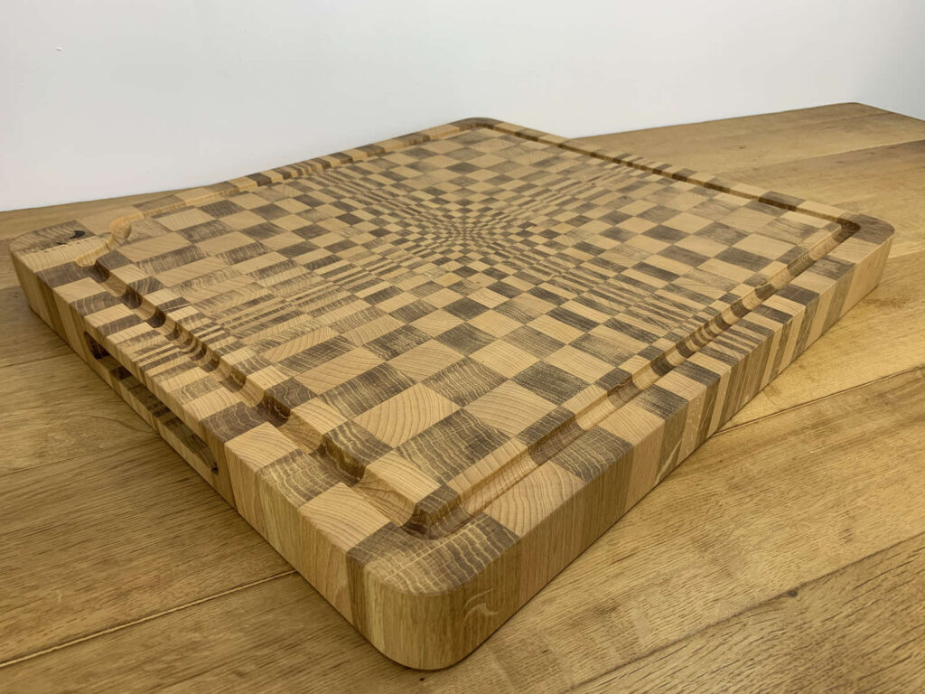 planche-a-decouper-bois-de-bout-hypnotique-bois-massif-artisanat-francais-seve-et-copeaux