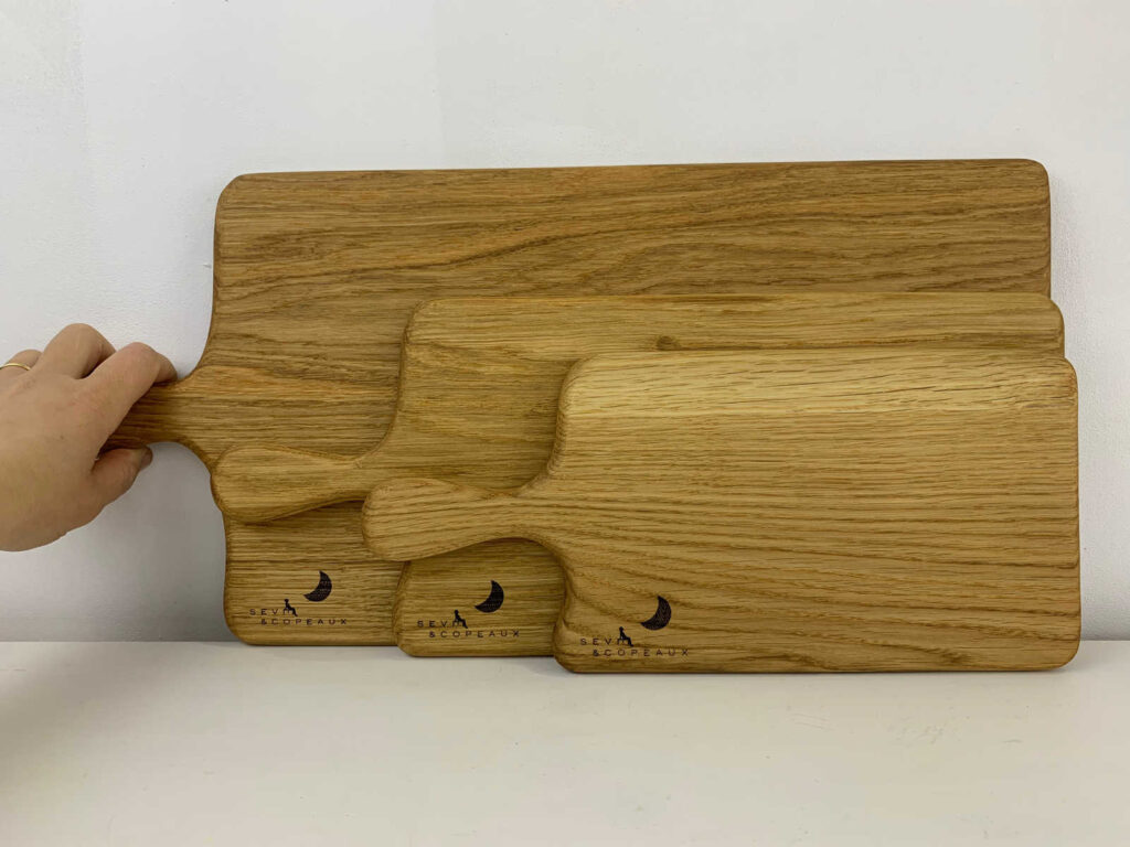 planche decouper haut de gamme design doux asymetrique artisanat francais bois massif seve et copeaux