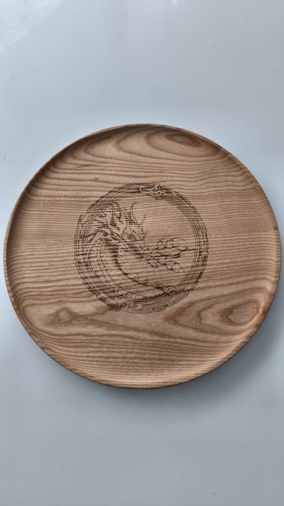plateau apero bois massif artisanal francais rond creuse dragon medieval