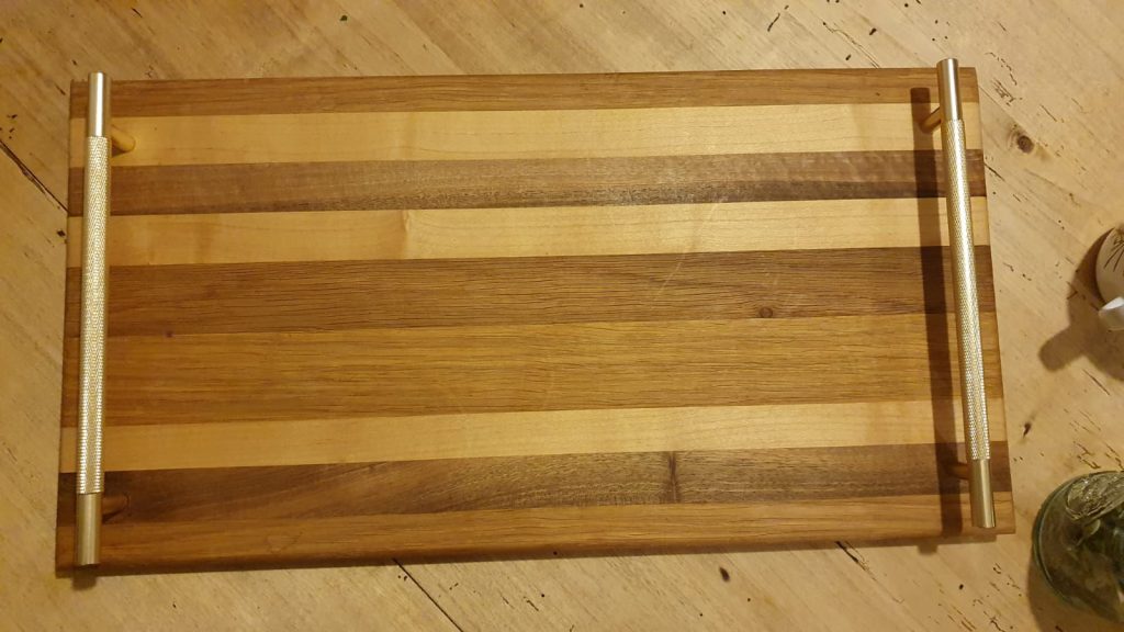 plateau presentation bois massif artisanal poignees metal 1 client satisfait