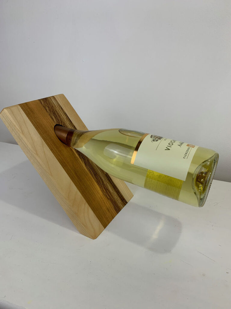 porte-bouteille-flottant-artisanal-bois-massif-francais-elegant-haut-de-gamme-seve-et-copeaux