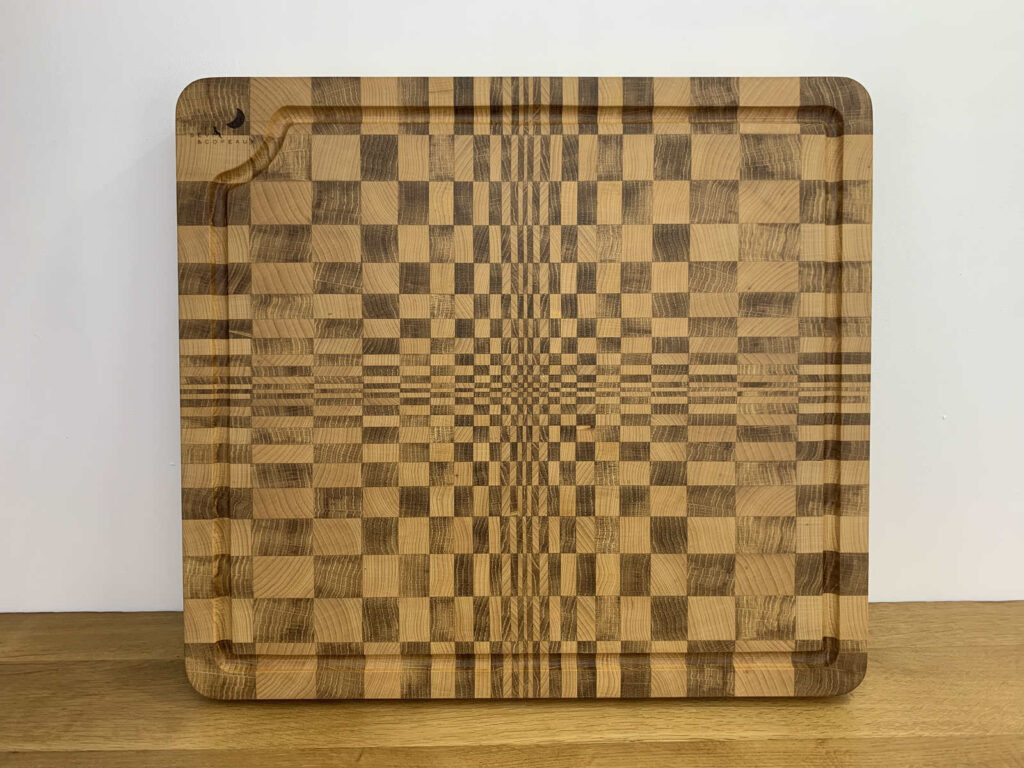 produit-planche-decouper-bois-de-bout-artisan-francais-bois-massif-effet-optique-hypnotique-1-seve-et-copeaux