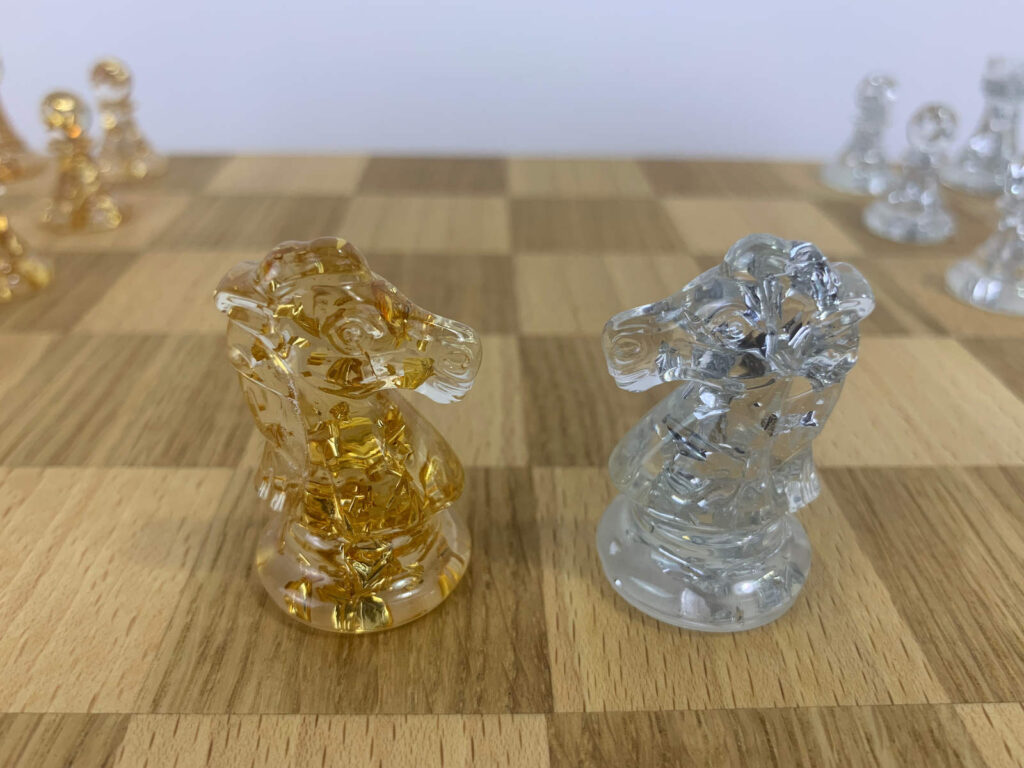Pièces de jeu d'échecs personnalisables en résine époxy