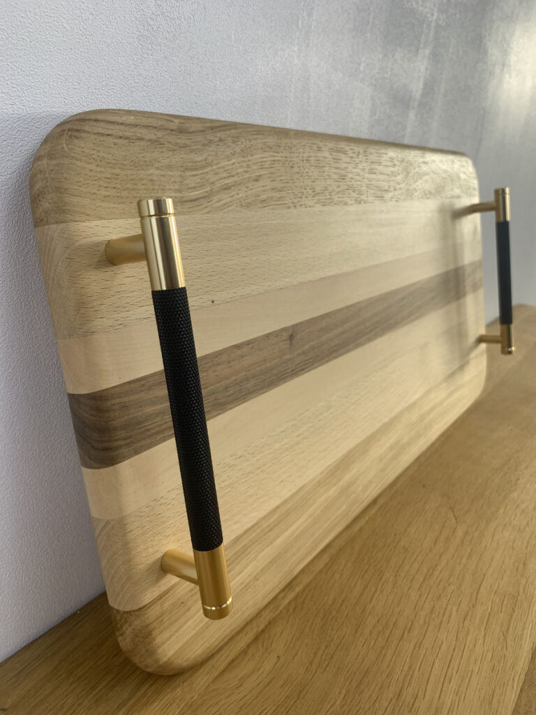 produit-plateau-presentation-poignees-haut-de-gamme-bois-massif-artisan-francais-26-seve-et-copeaux