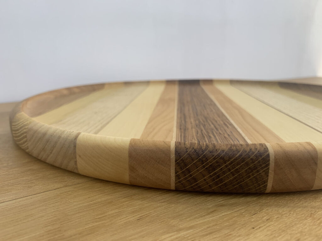 produit-plateau-rond-creuse-presentation-bois-massif-artisan-francais-5-seve-et-copeaux
