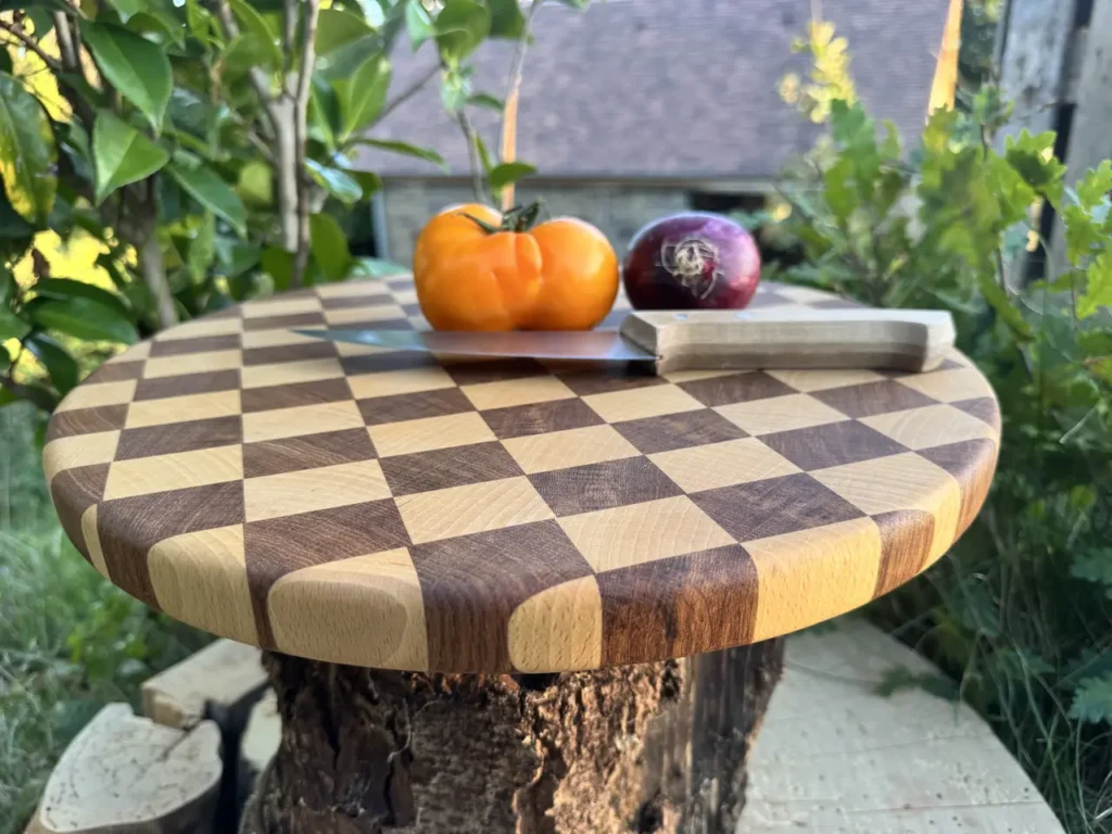 Planche à découper en bois de bout ronde 38x38x2.5cm (avec pieds)