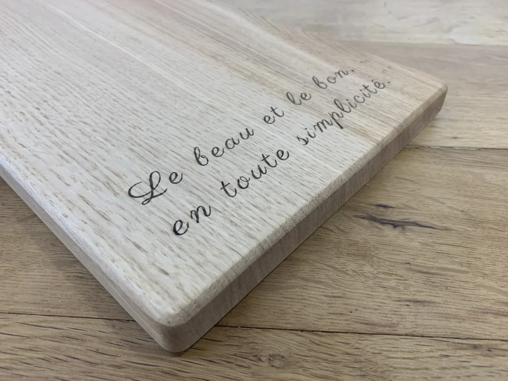 planche-bois-artisanale-a-presenter-professionnelle-sur-mesure-1-seve-et-copeaux