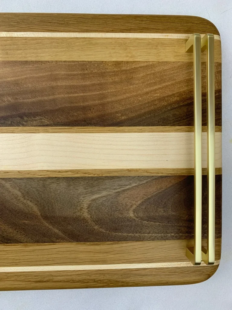 plateau-service-bois-massif-artisanal-poignees-7-seve-et-copeaux