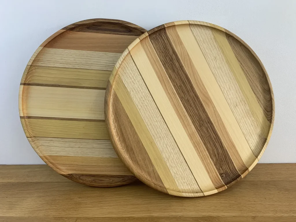plateaux-service-bois-massif-artisanaux-creuses-ronds-seve-et-copeaux
