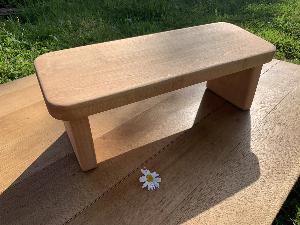 Banc de méditation artisanal, pièce unique tilleul bourbon, finitions soignées, idée cadeau bien-être et déco