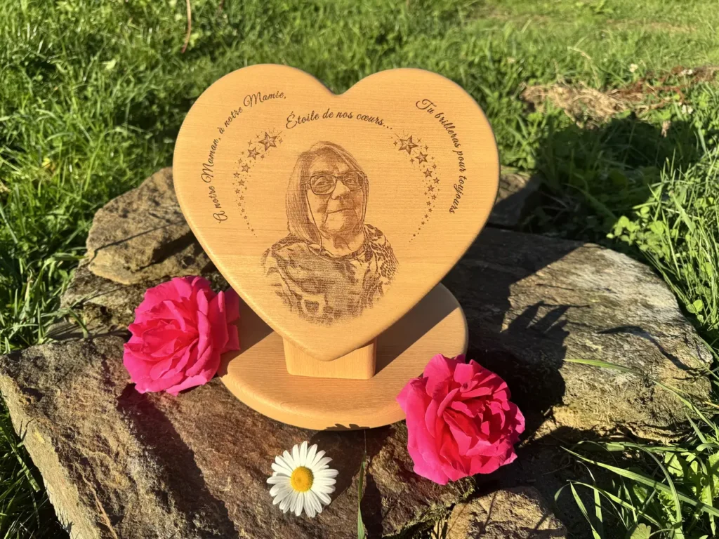 Plaque funéraire personnalisée avec photo - cœur en bois massif